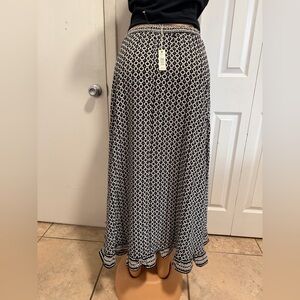 NWT MAX STUDIO Elegant Black and White Patterned Skirt SIZE L